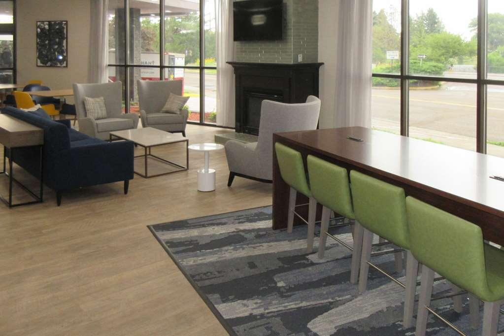 Comfort Suites Idaho Falls Interior photo